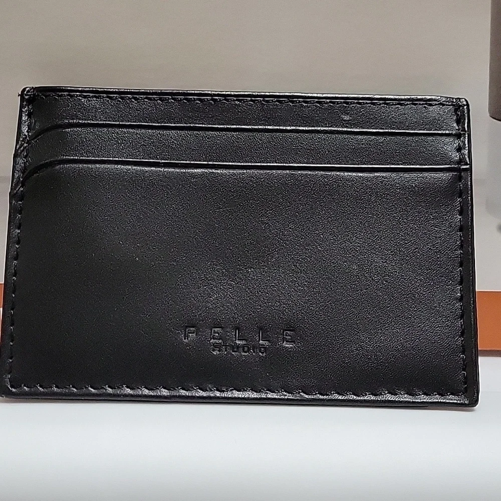 Man's black leather Pelle Studio money clip